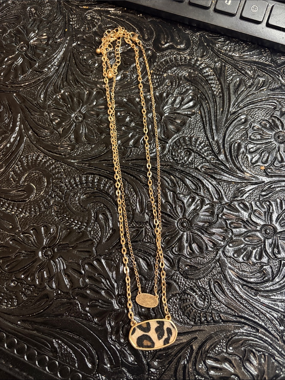 Gold-Tone Leopard Pendant Layered double Necklace never worn!